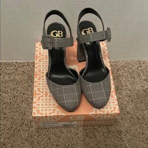 Gianni Bini Gray Heels with Sleek Design
